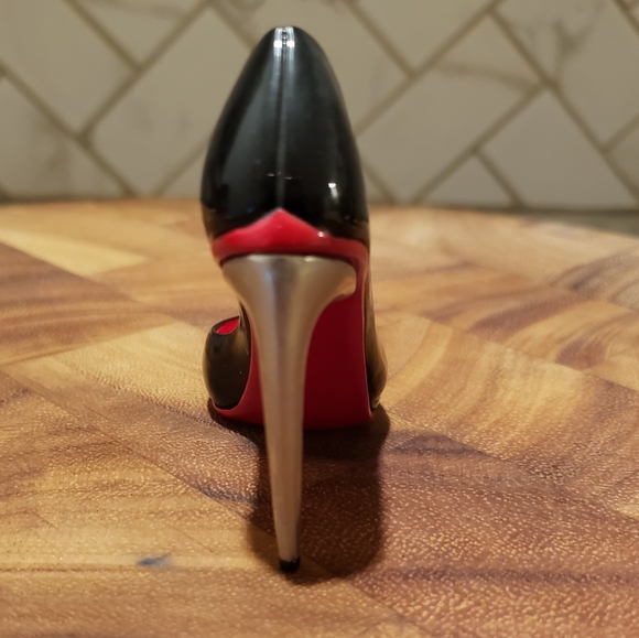 Just the Right Shoe, Love Hurts 25176, 2002 - Picture 7 of 10